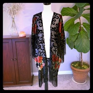 Blue by Betsey Johnson Black and Rose Kimono